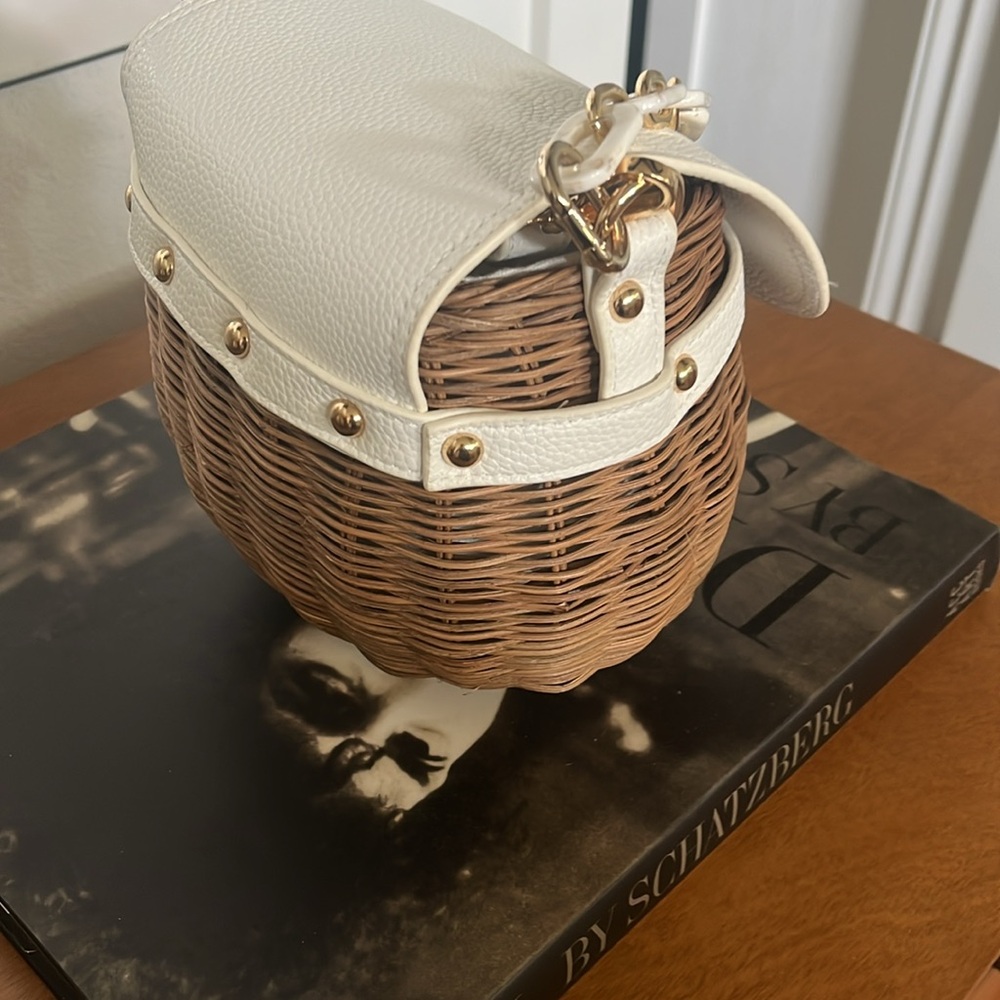 Tommy Bahama Wicker Bucket Bag Excellent condition! - Picture 4 of 8